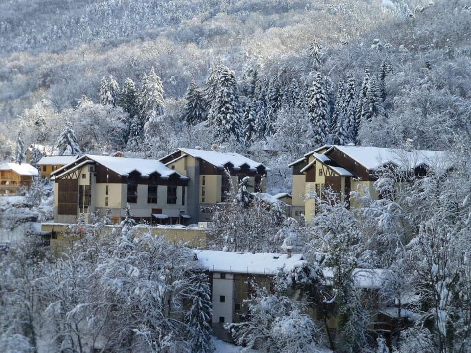 Studio confortable 28m², 4 pers, animaux admis, parking, wifi - FR-1-512-149 Apartment in Auvergne-Rhône-Alpes