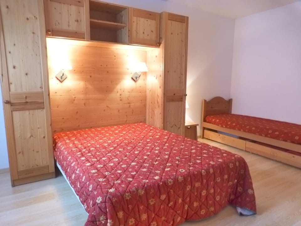 Spacieux duplex 2 pièces, calme, Wifi, animaux autorisés - FR-1-512-153 Apartment in Les Allues