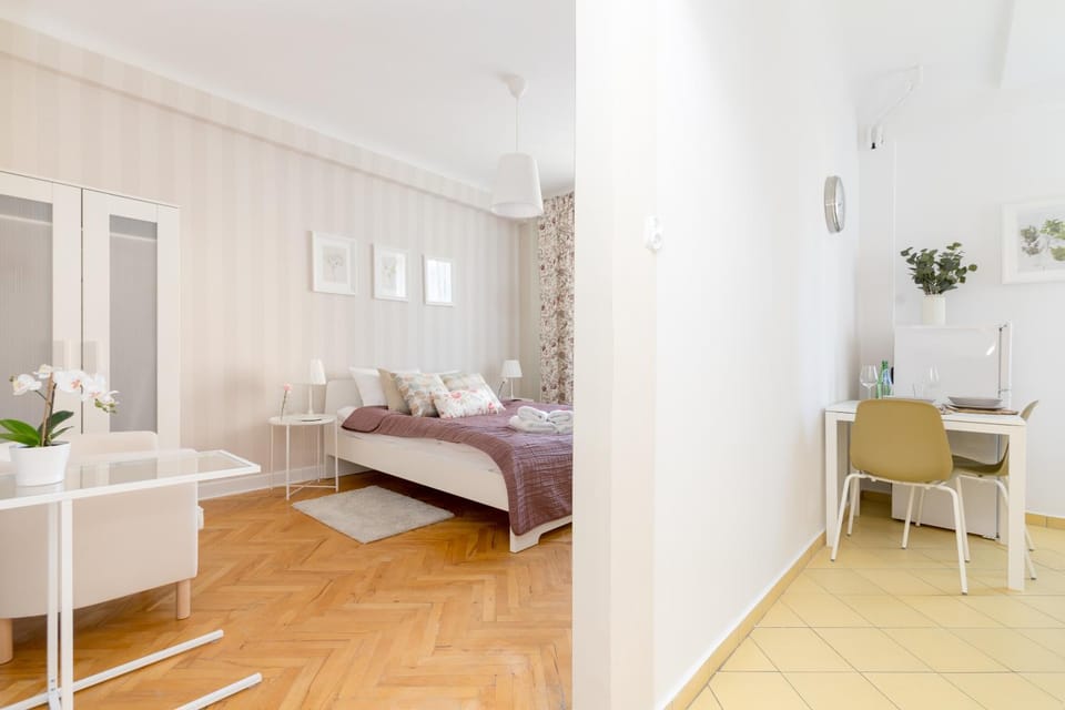 Bed, Kitchen or kitchenette, Living room, Dining area