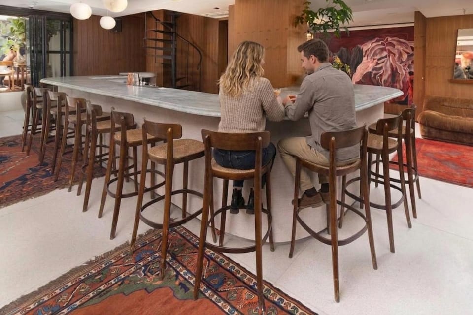 Lounge or bar, Guests