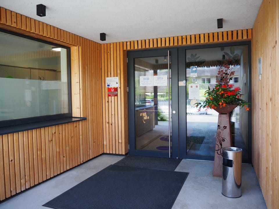 Facade/entrance