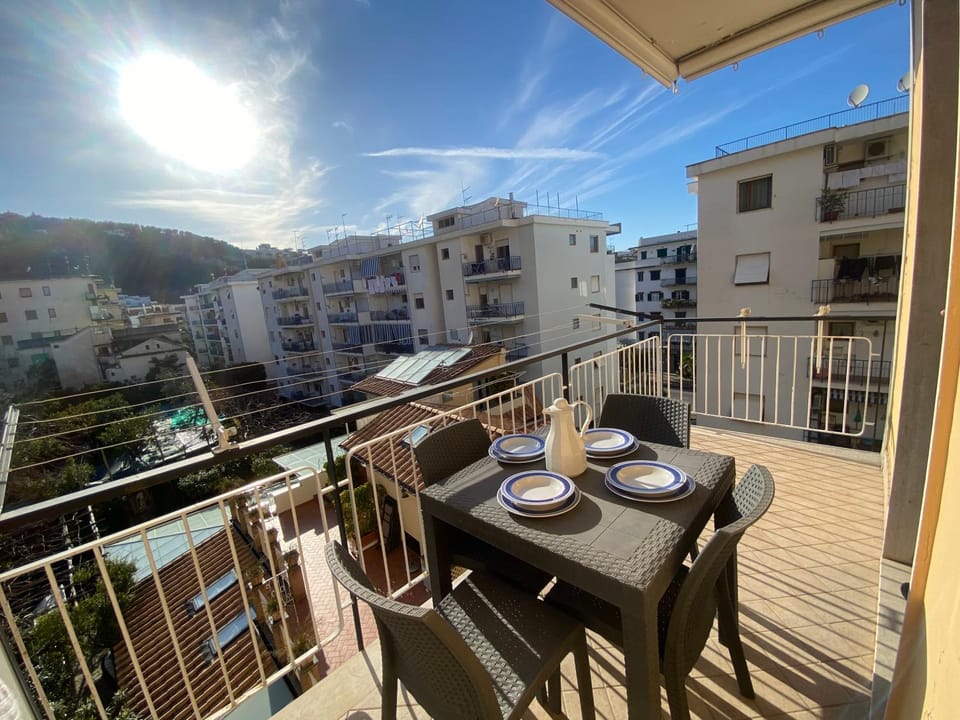 Balcony/Terrace, Street view