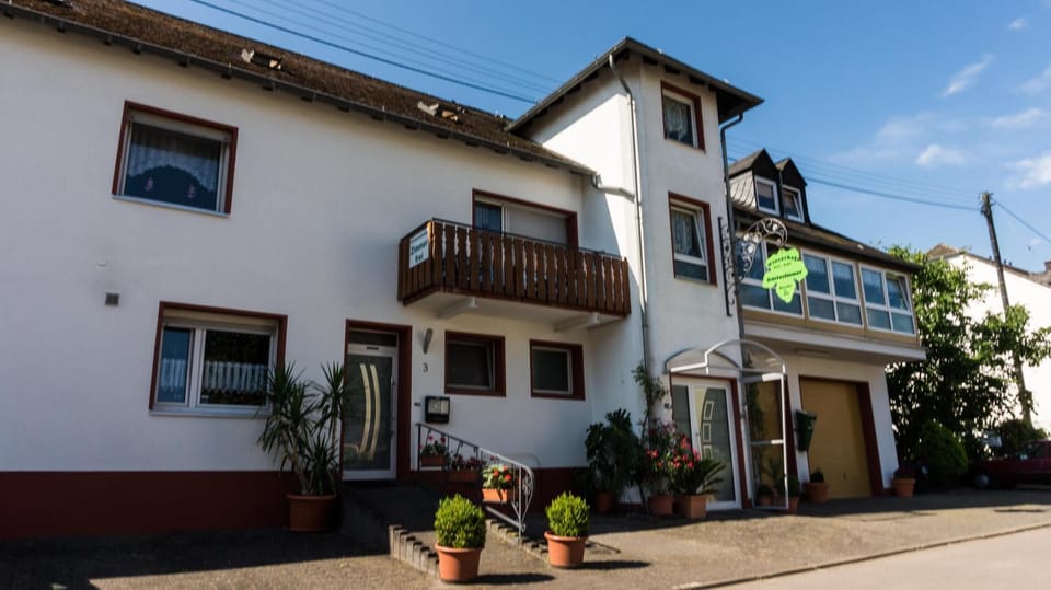 Property building, Staff