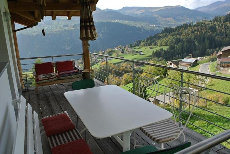 Principala 5 Zeller Andiast - Ferienwohnung für max. 10 Personen Apartment in Canton of Grisons
