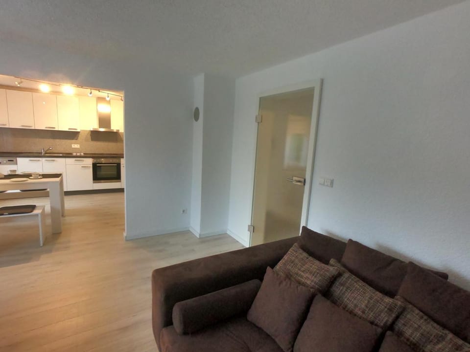 Moderne helle 2,5 Zimmer Wohnung mit großem Bad und Küche in Trossingen Apartment in Villingen-Schwenningen