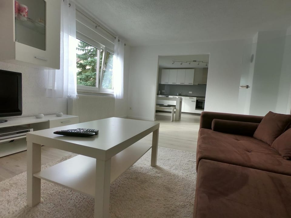 Moderne helle 2,5 Zimmer Wohnung mit großem Bad und Küche in Trossingen Apartment in Villingen-Schwenningen