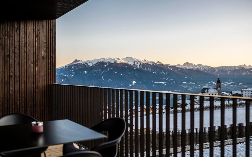 Balcony/Terrace, Mountain view