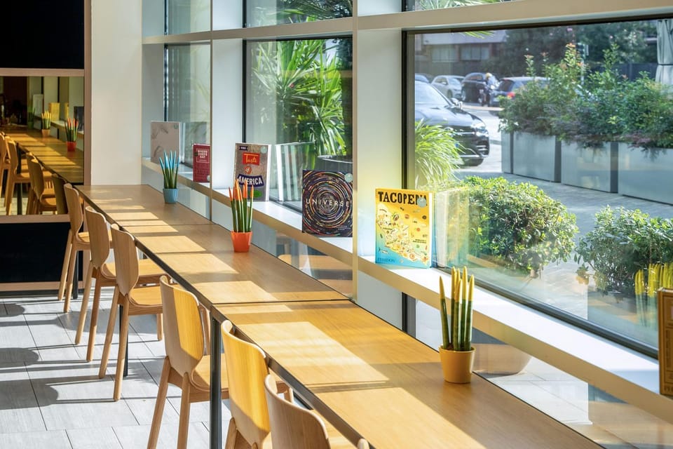 View (from property/room), Lobby or reception, Dining area