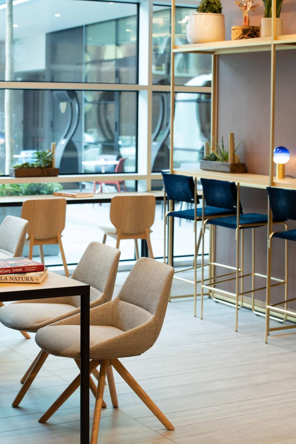 Restaurant/places to eat, Business facilities