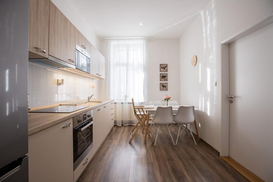Kitchen or kitchenette, Dining area, Communal kitchen