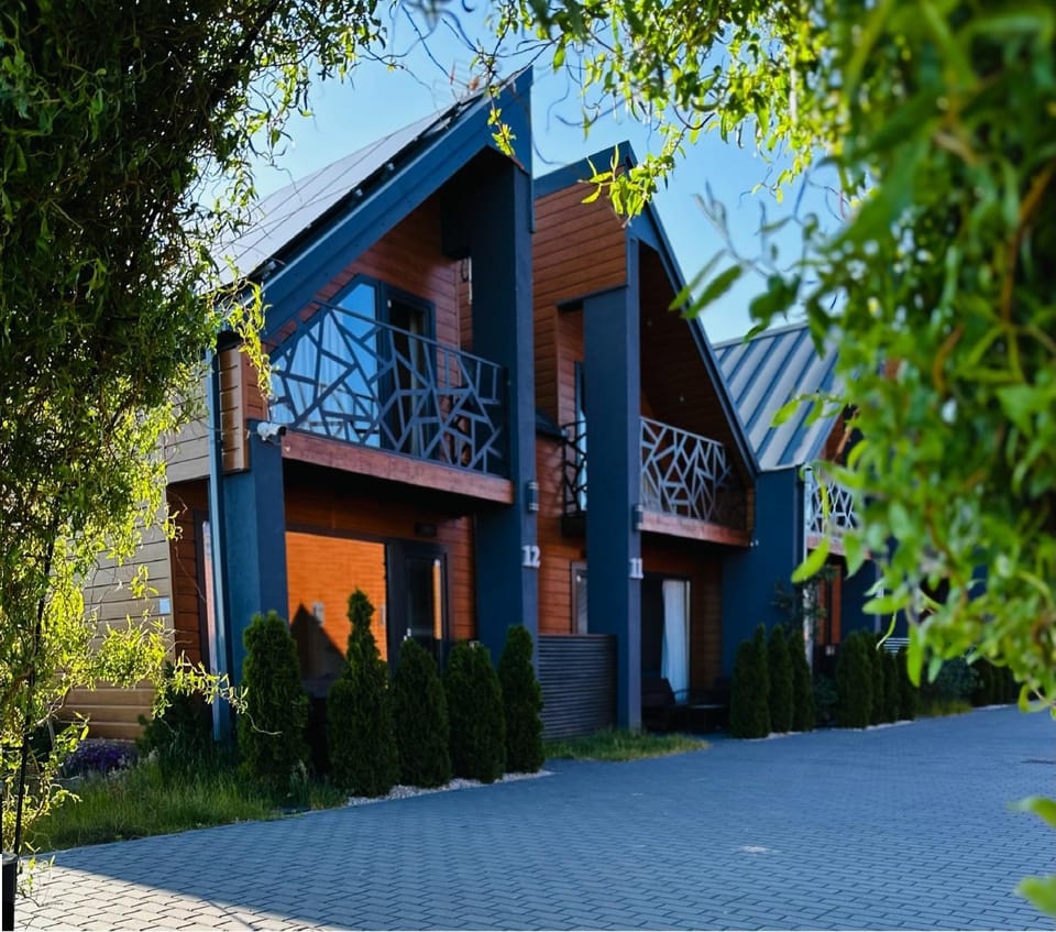 Property building, Day
