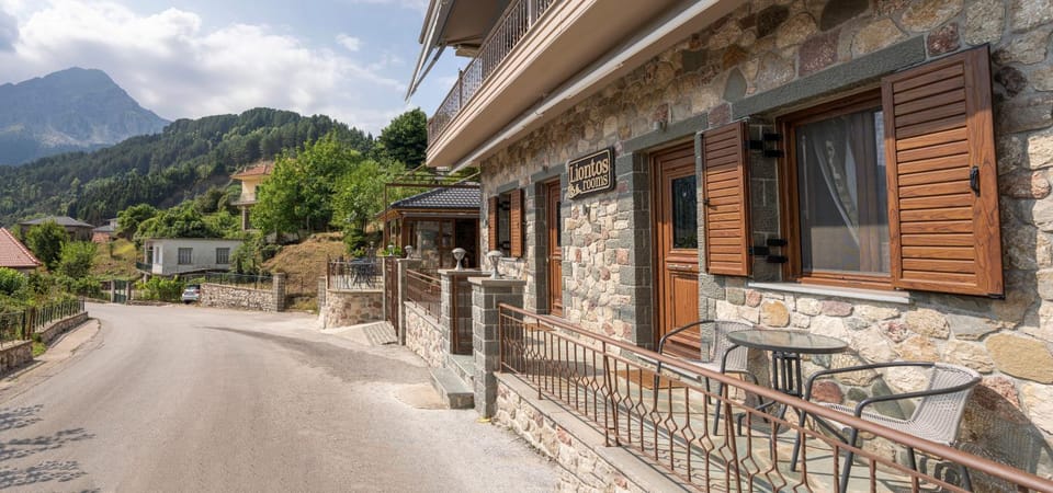 Property building, Neighbourhood, Mountain view, Street view