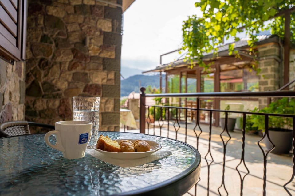 View (from property/room), Balcony/Terrace, Food and drinks, Mountain view, Breakfast