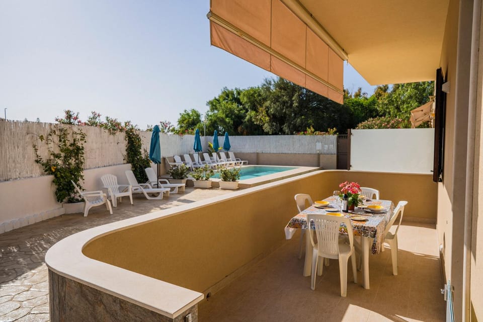 Patio, Day, Natural landscape, View (from property/room), Balcony/Terrace, Living room, Seating area, Dining area, Pool view, Swimming pool, sunbed