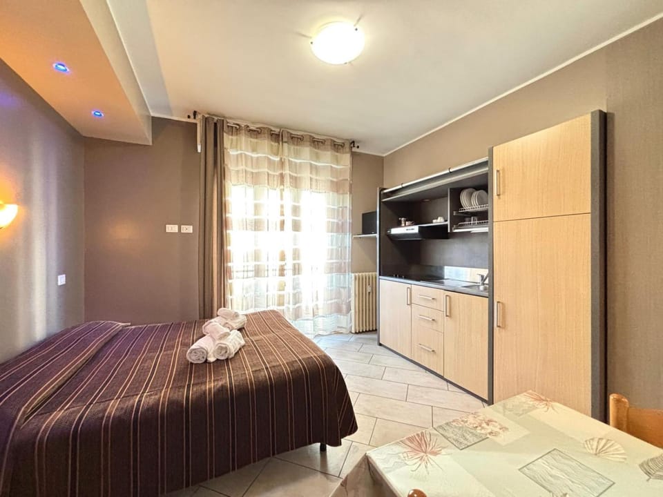 Kitchen or kitchenette, Photo of the whole room, Bedroom