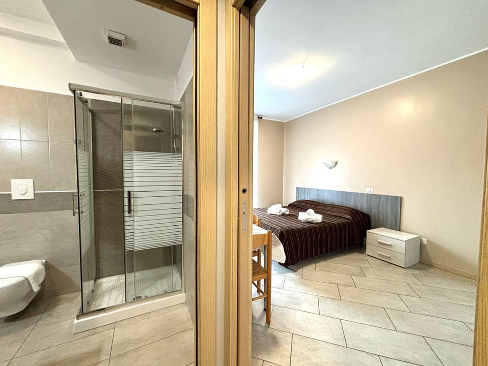 Shower, Bathroom, Photo of the whole room, Bedroom