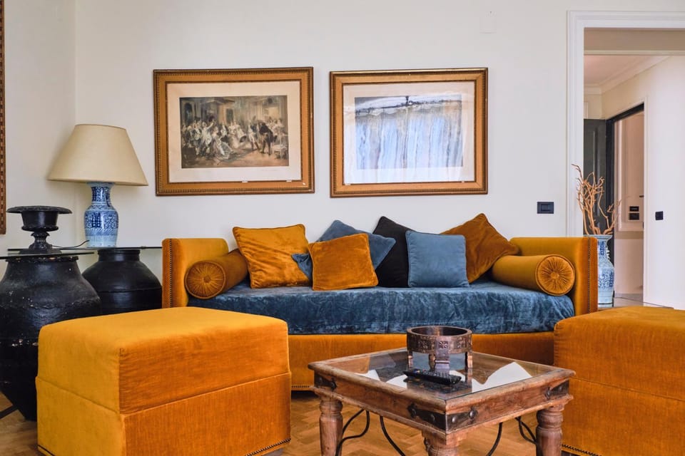 Living room, Seating area