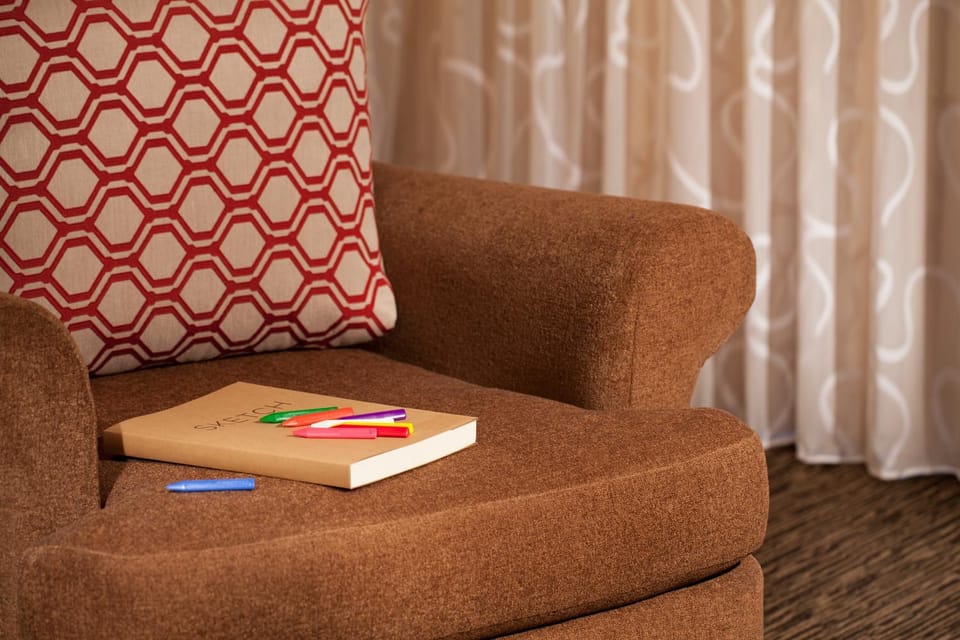 Photo of the whole room, Seating area