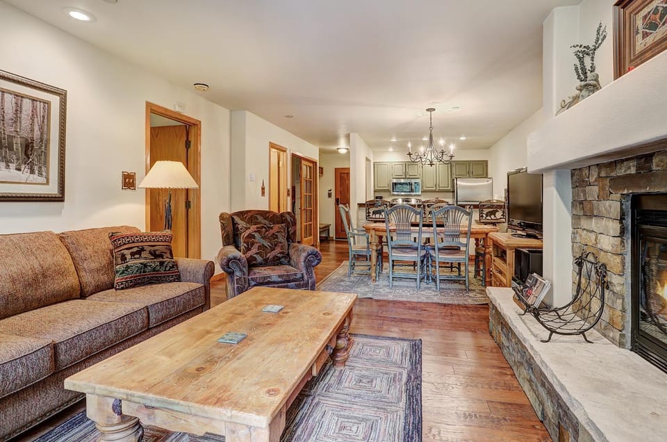 Townsend Place 2BR Condo with Ski In, Ski Out Access Apartment in Beaver Creek