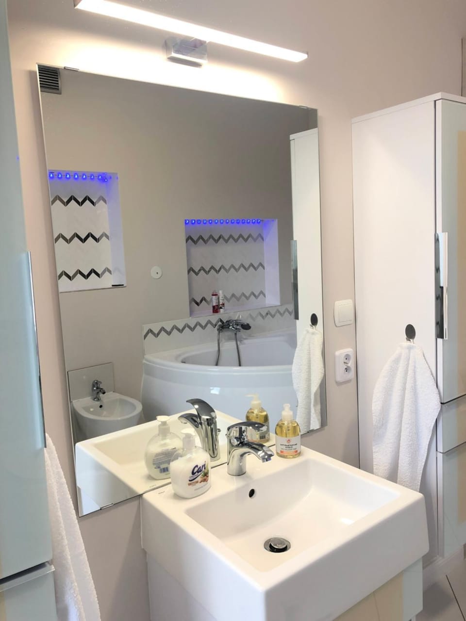 Bathroom, towels