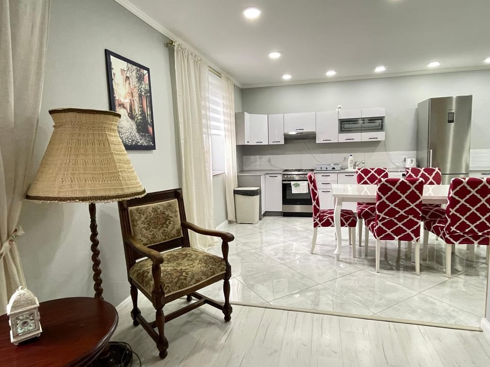 Kitchen or kitchenette, Dining area, dishwasher, oven, stove, toaster, kitchen