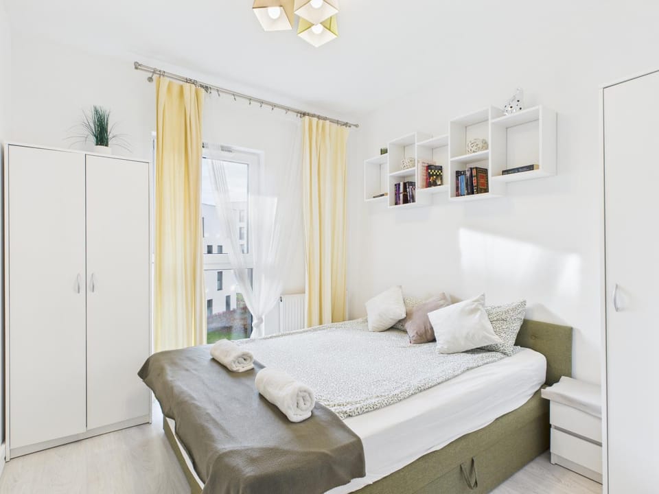 Bed, Photo of the whole room, wardrobe, air conditioner