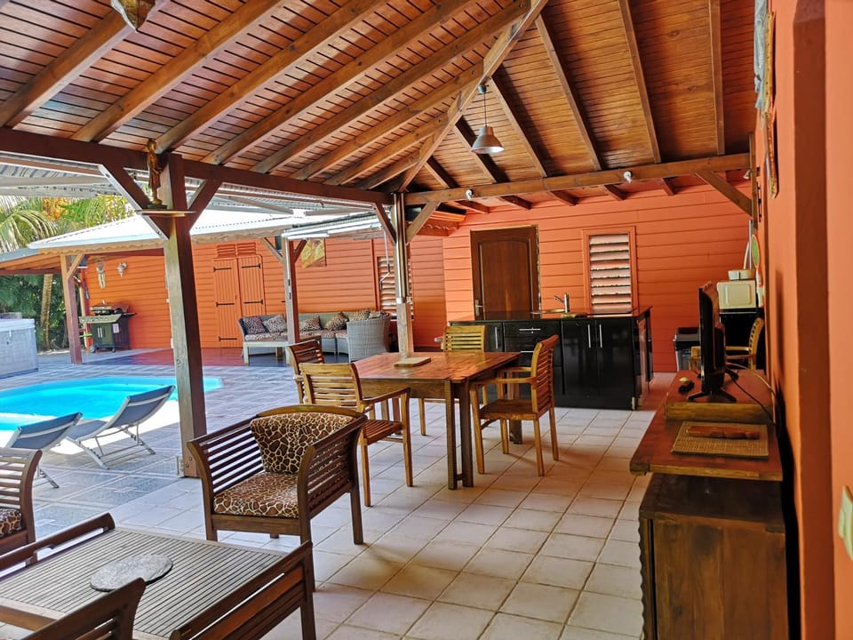Patio, Kitchen or kitchenette, Living room, Dining area