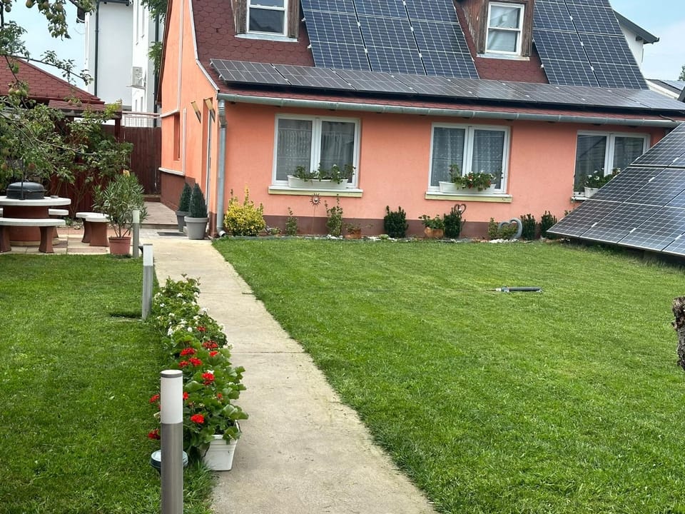 Airport16 bed and breakfast Bed and Breakfast in Budapest