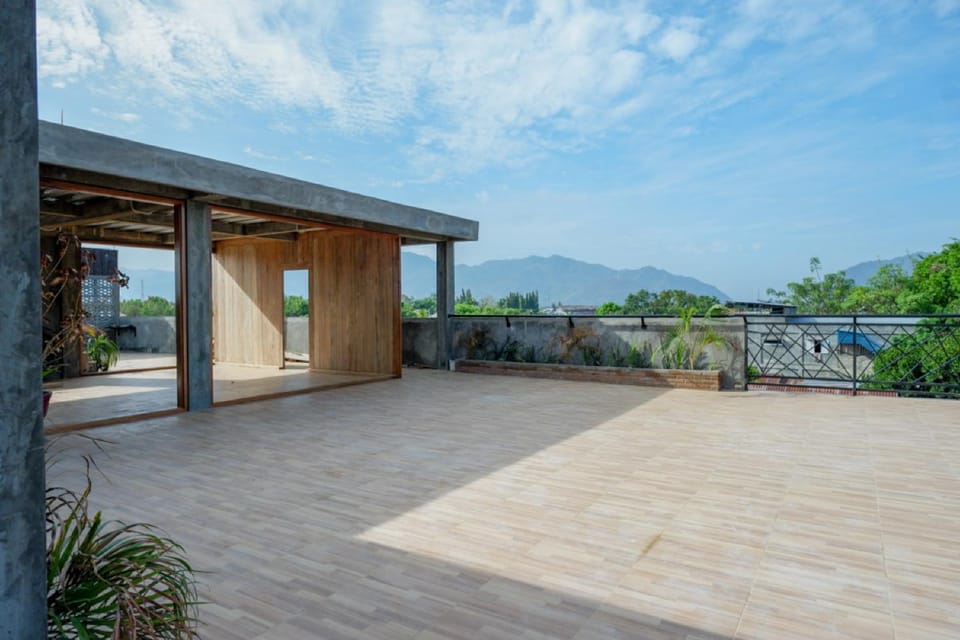Facade/entrance, Balcony/Terrace
