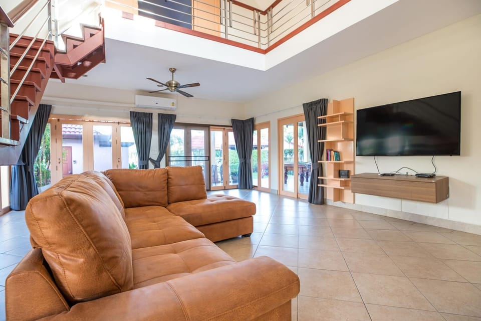 Living room, Seating area, fireplace