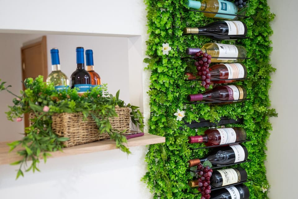 Restaurant/places to eat, Food and drinks, Drinks, Alcoholic drinks