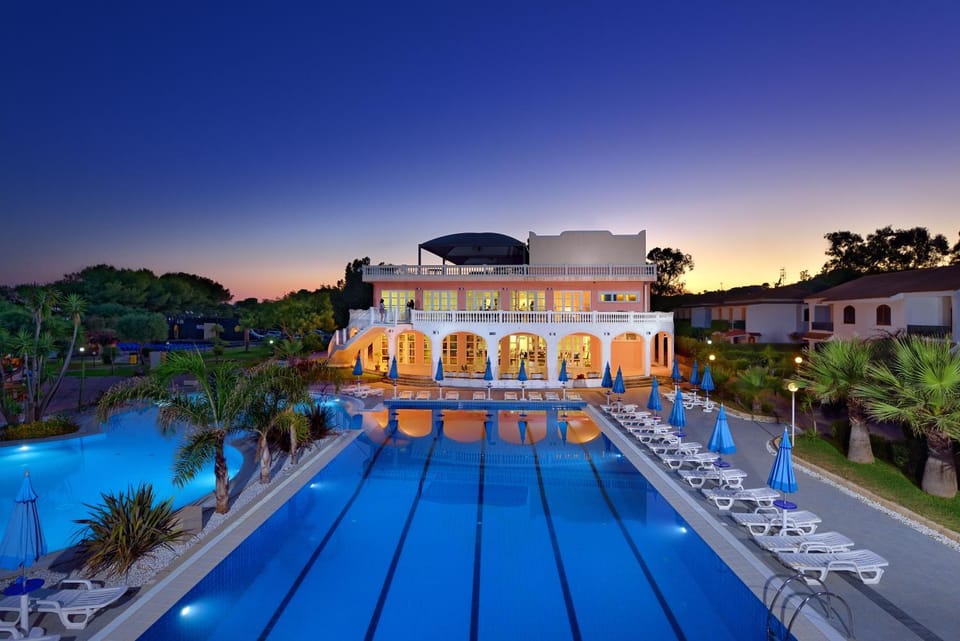 Restaurant/places to eat, Facade/entrance, Summer, Lobby or reception, Swimming pool, Sunset
