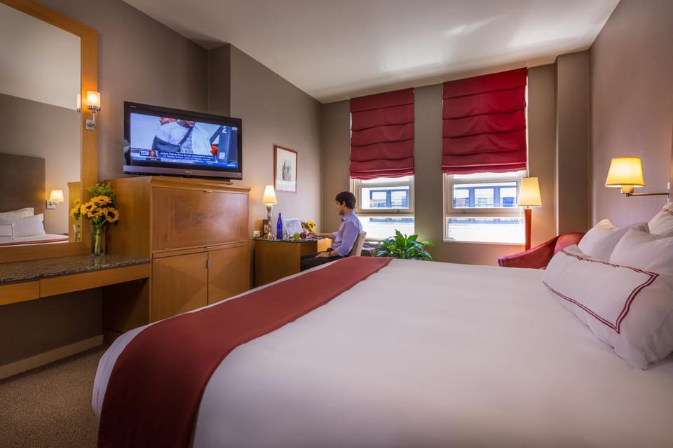 TV and multimedia, Photo of the whole room, Bedroom