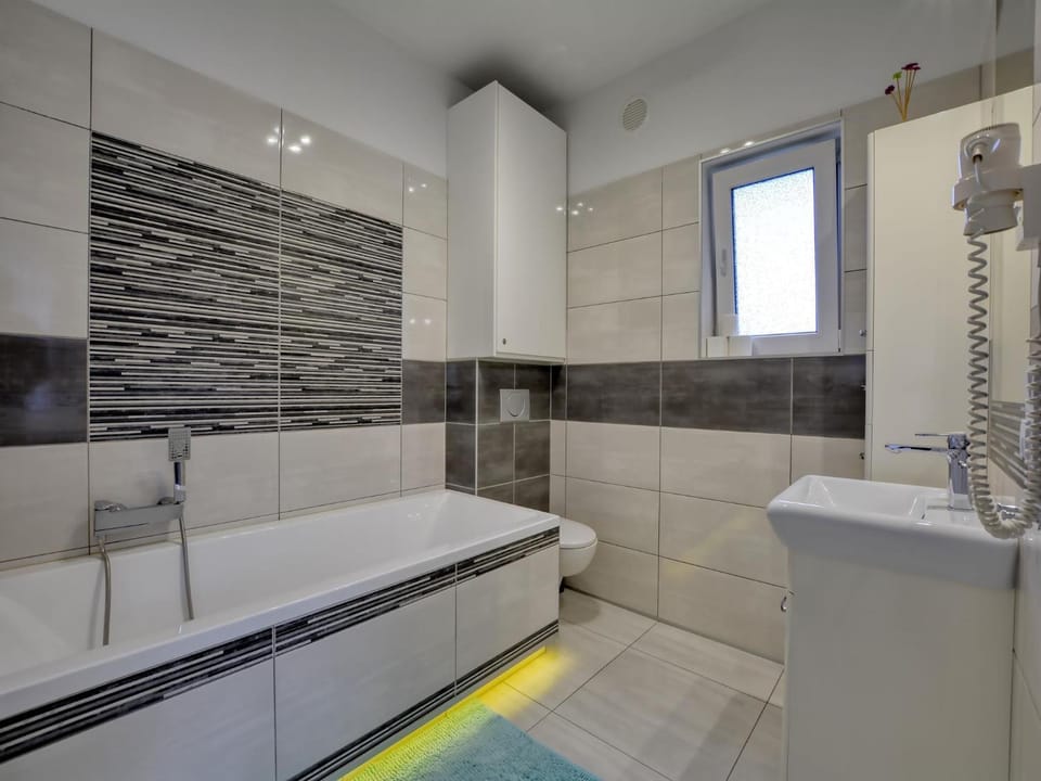 Bathroom, Bath