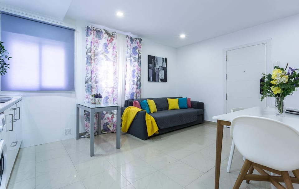 Living room, Photo of the whole room, Seating area, Dining area