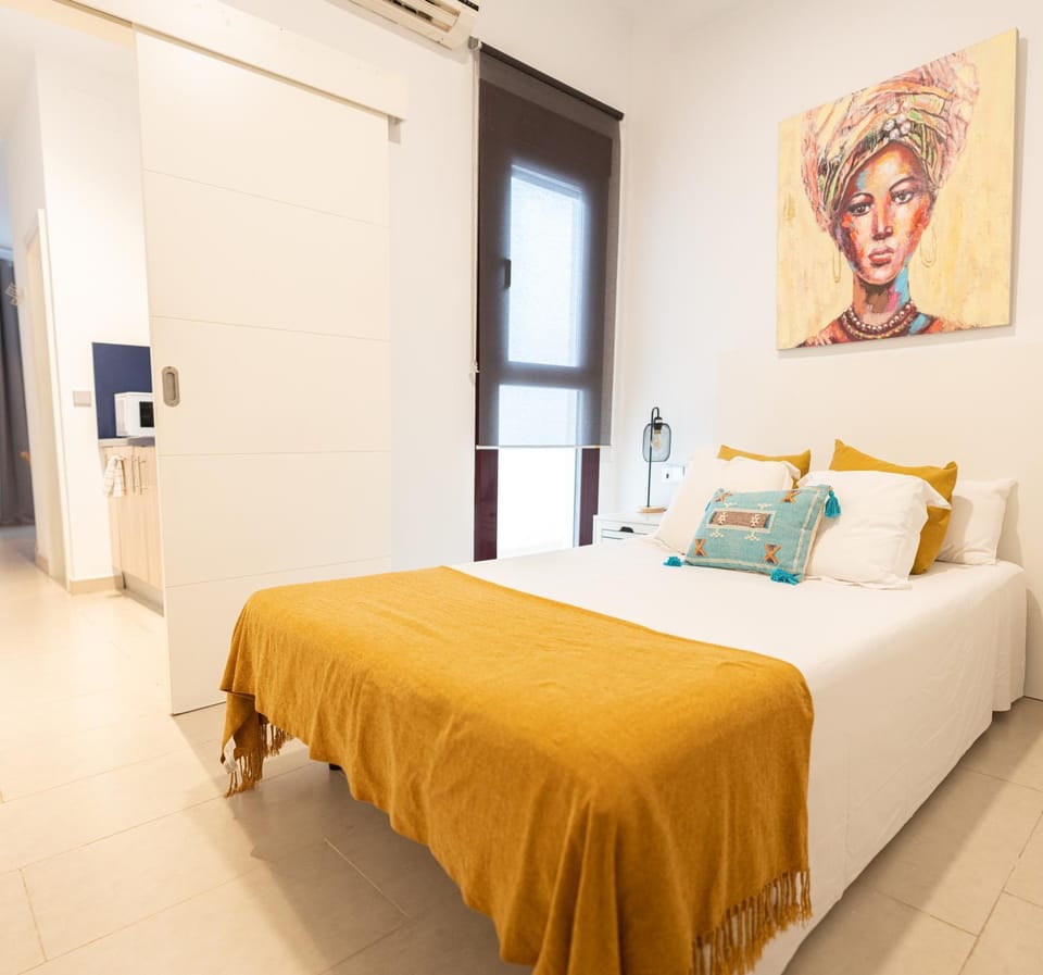 Bed, Photo of the whole room, Decorative detail, Bedroom
