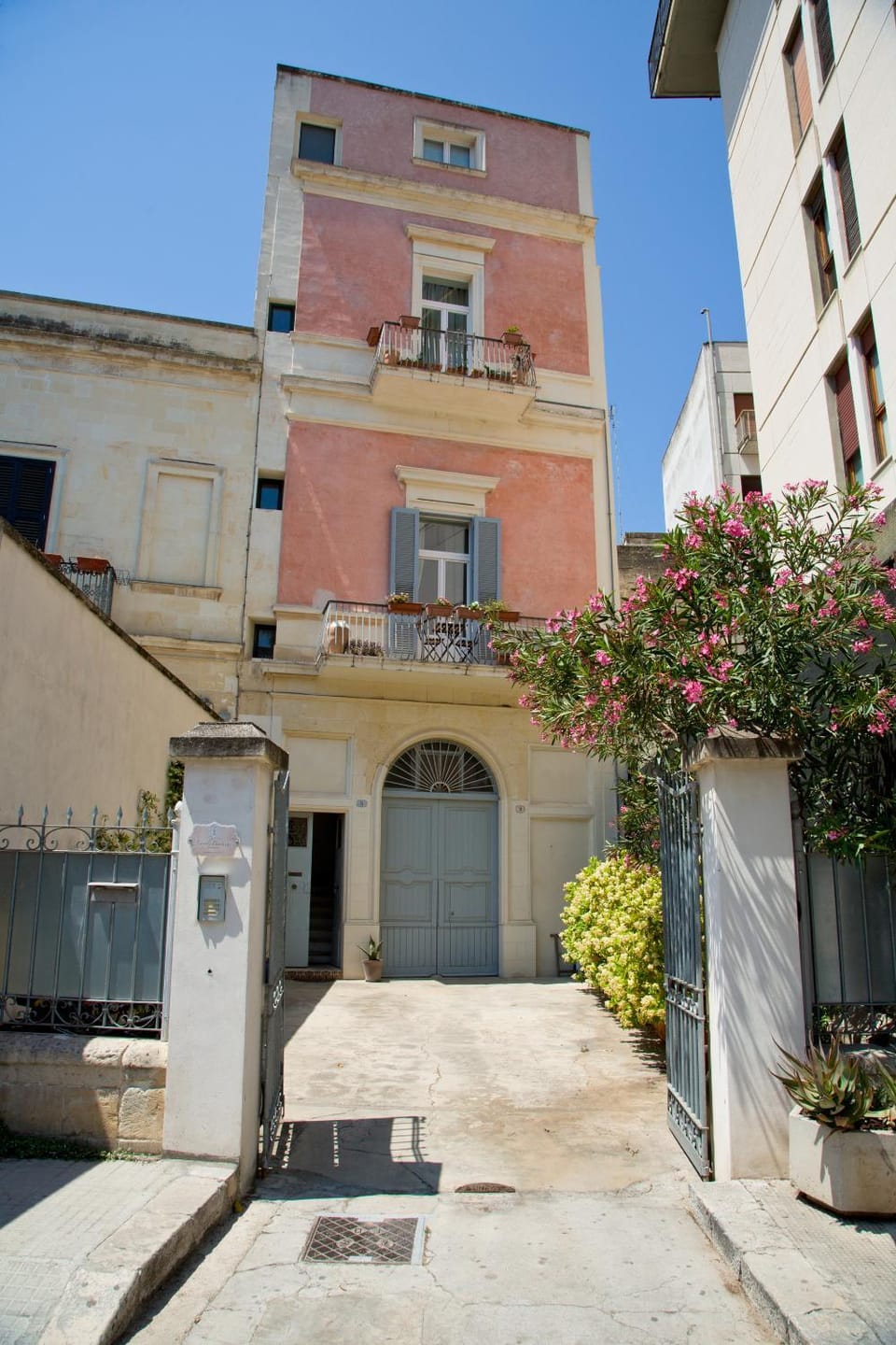 Facade/entrance