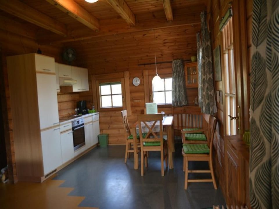 Kitchen or kitchenette, Seating area, Dining area