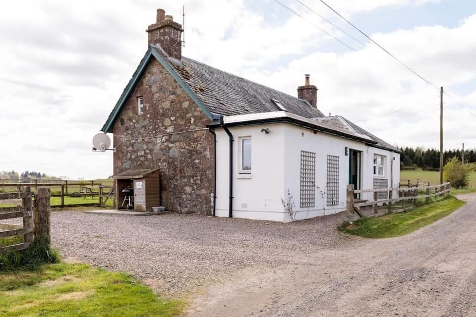 Blackhill Farm Cottage House in Scotland