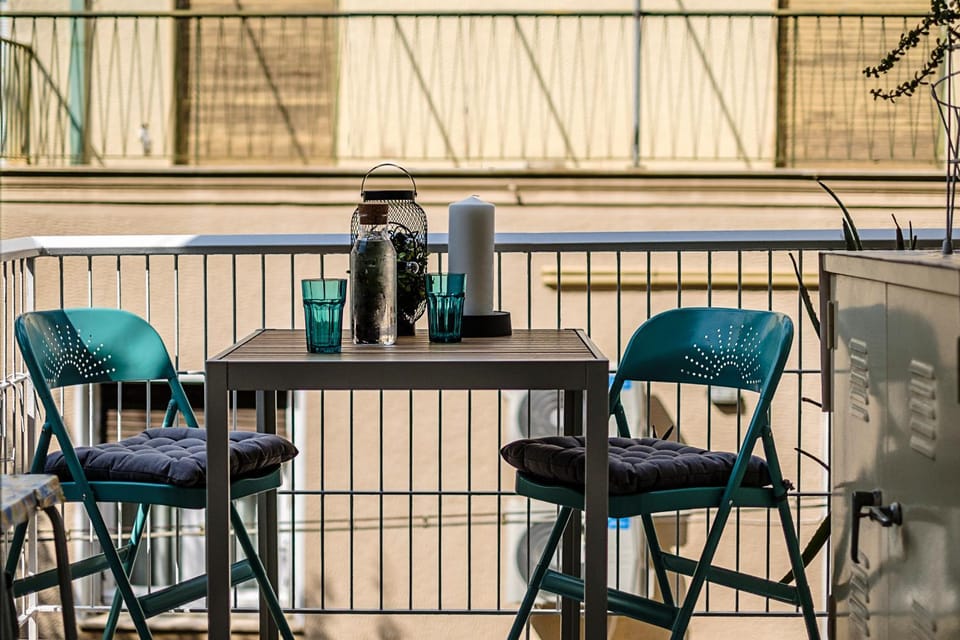 Property building, Day, Neighbourhood, Coffee/tea facilities, View (from property/room), View (from property/room), Balcony/Terrace, Area and facilities, Drinks, Alcoholic drinks, Location
