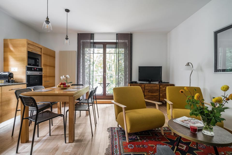 Living room, Dining area