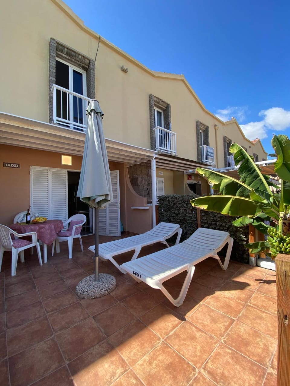 Balcony/Terrace, sunbed