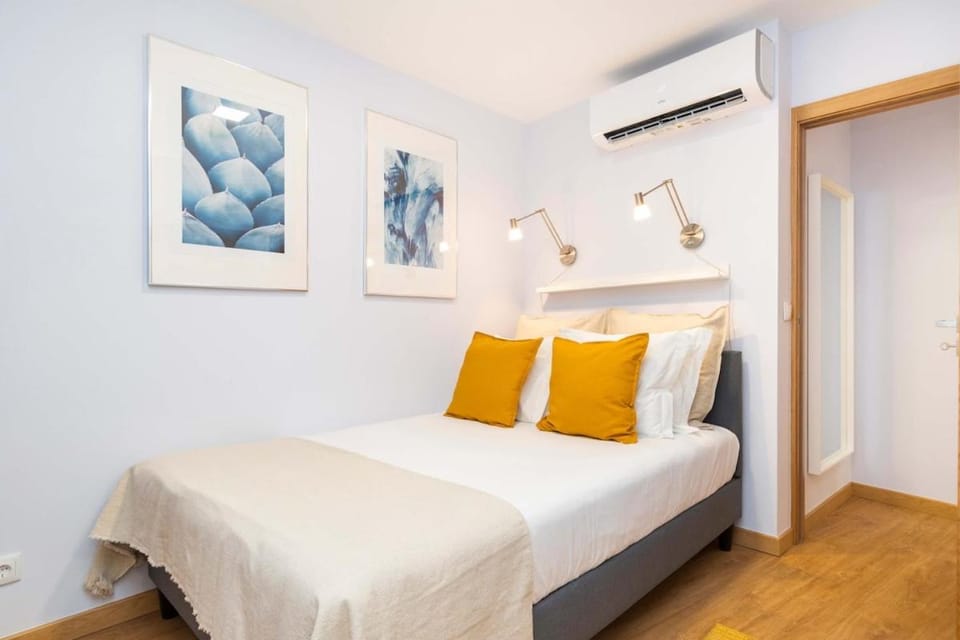 Perfect Cool with AC, 2 Bedrooms 2 Bathrooms Apartment in Lisbon