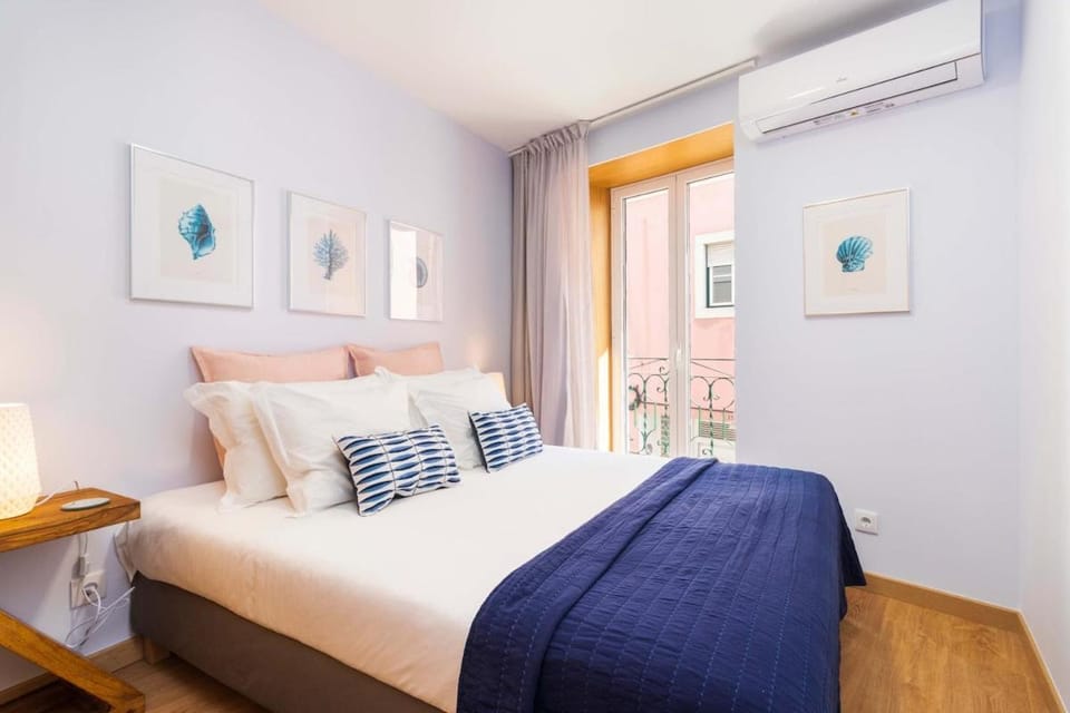 Perfect Cool with AC, 2 Bedrooms 2 Bathrooms Apartment in Lisbon