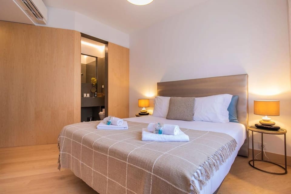 Bed, Bathroom, Photo of the whole room, Bedroom