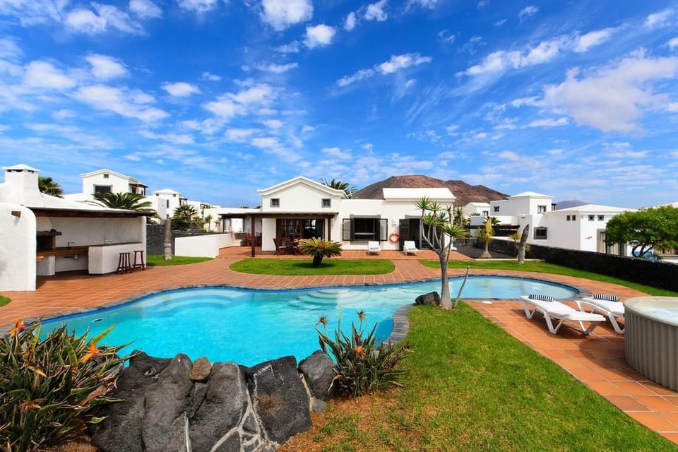 Property building, Pool view, Swimming pool