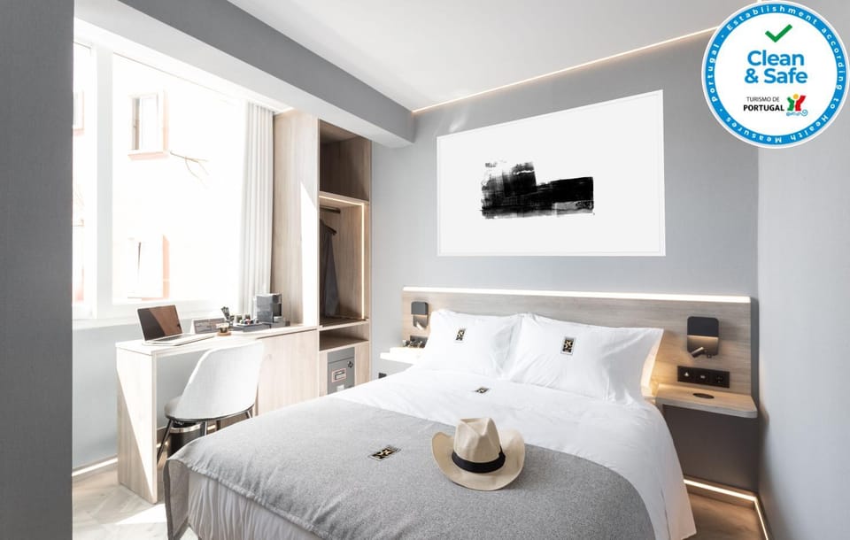 Kitchen or kitchenette, Bedroom