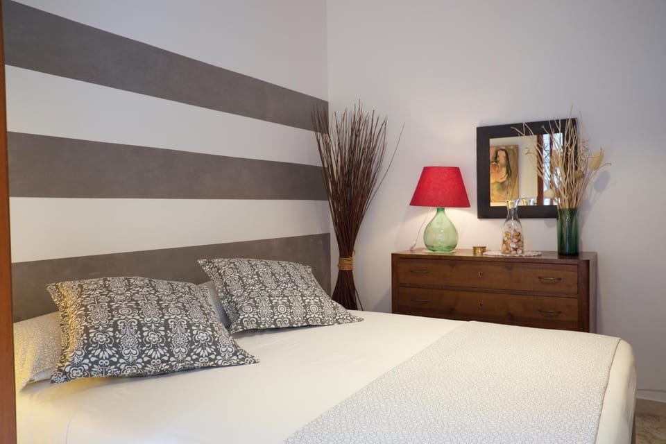Bed, Photo of the whole room, Bedroom, Breakfast