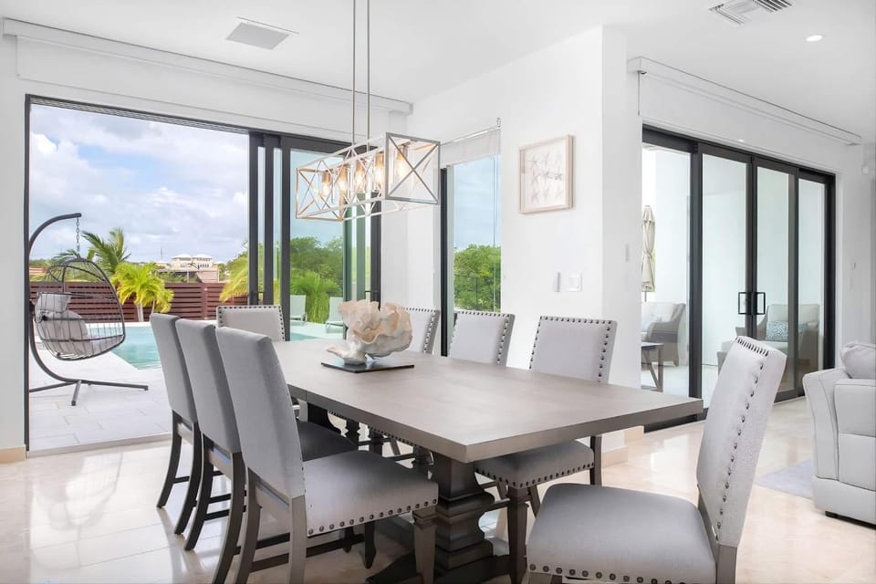 Seating area, Dining area