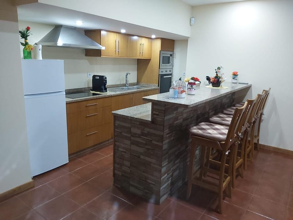 Kitchen or kitchenette, Dining area, oven, stove